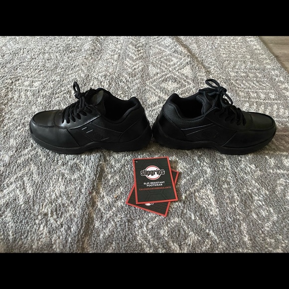 Gentle used slip grips black size 8 work shoes. - Picture 4 of 5